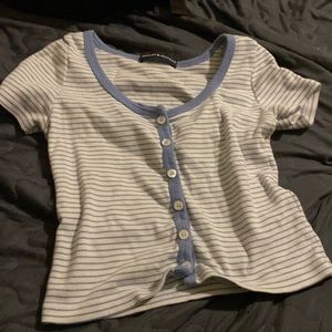 I’m selling a cropped top